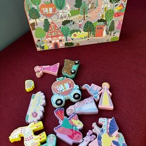 Floss & Rock Large Fairytale Play Box with Wooden Pieces